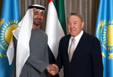 Елбасы встретился с Наследным принцем Абу-Даби и вручил ему премию