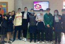 Ученики НИШ пришли в школу в юбках, чтобы поддержать погибшего школьника