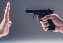 В Караганде мужчина выстрелил в директора компании из-за ссоры