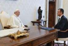 Токаев пригласил Папу Римского в Казахстан
