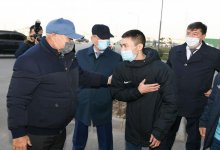 Квартиру в Туркестане подарят чемпиону мира по боксу Бибосынову