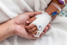 Мальчик умер не от удара током, а у врачей. Новую версию трагедии расследуют в Атырау