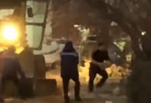 Житель Актау кидался камнем в рабочих из-за перекрытой дороги