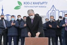 Токаев в Алматы: Президент посетил ТЭЦ-2 и посадил дерево в парке