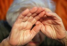 Молодой карагандинец ударил по голове и ограбил 81-летнюю пенсионерку