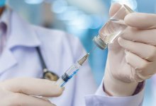 Сколько нужно привить человек, чтобы победить пандемию коронавируса, рассказал врач