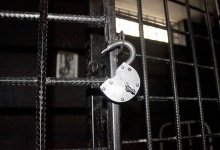 Подозреваемый в изнасиловании разобрал стену СИЗО в Актобе и сбежал