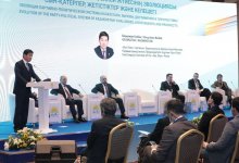Бауыржан Байбек открыл международный форум, посвященный эволюции партийно-политической системы Казахстана