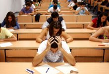 Студенты закрытого алматинского вуза не могут продолжить учебу. В чем проблема