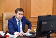 Не знает, сколько денег уходит на продукты: аким Шымкента ушел от ответа о своей зарплате