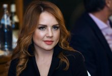 Певица МакSим после болезни вышла на сцену вместе с врачами