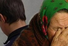 Пьяный павлодарец выгнал родную мать из дома в одном халате