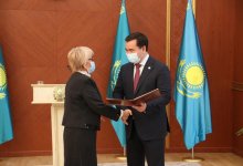 Женис Касымбек вручил госнаграды в преддверии 30-летия Независимости РК