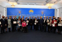 В честь 30-летия Независимости Сагинтаев наградил медиков, учителей и предпринимателей