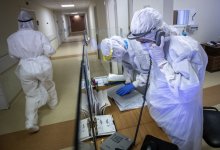 От коронавируса в 2021 году умерло почти вдвое больше людей, чем в 2020