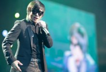 На его концертах нет коронавируса. Кайрат Нуртас собрал полный зал в Шымкенте