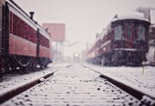 Полицейский спас жизнь казахстанке, которую мог переехать поезд