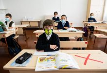 В Казахстане школьникам и студентам продлили зимние каникулы