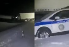Фура врезалась в полицейский автомобиль на блокпосте в Костанайской области