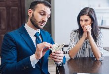 Экономическое насилие в семье: как распознать и что делать