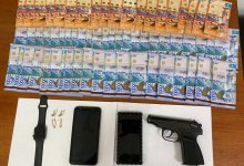 Угрожали ножом и избили: парней, обокравших женщину, задержали в Атырау