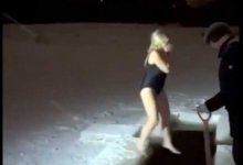 Женщина утонула во время Крещения на глазах у детей