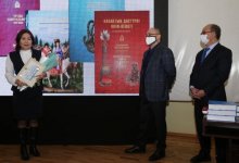 Спасавших курсантов во время беспорядков сотрудников музея наградили в Алматы