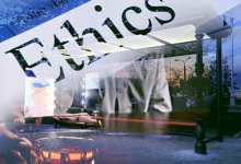 Заснувшего пьяным на остановке чиновника уволили в СКО