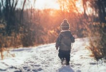 Получивший самый дорогой укол в мире Эмир из Аксая делает первые шаги