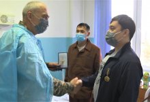 Министр обороны Казахстана навестил пострадавших в январских беспорядках военнослужащих