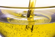 Из Казахстана в Афганистан пытались незаконно вывезти девять грузовиков растительного масла