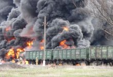 В Атырауской области на территории КТЖ загорелись три вагона