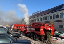 В Караганде загорелся автокомплекс (ВИДЕО)