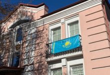 Из Киева во Львов казахстанцев эвакуируют на автобусе