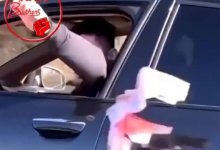 Дешевые понты? Водитель разбросал пачку купюр на автомобильной трассе в Алматы