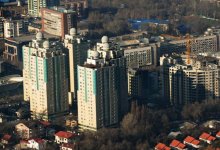 Токаев поручил акимам столицы и Алматы прекратить уплотненное строительство высоток