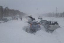 За ночь с трасс в Акмолинской области эвакуировали более 200 человек