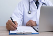 Скончался известный казахстанский онколог-хирург Муратбек Жумакаев