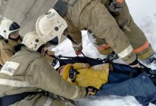 Жительница ВКО упала с моста. Ее вызволяли спасатели (ВИДЕО)