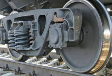 Трое казахстанцев чуть не угодили под колеса поездов. Машинисты успели среагировать