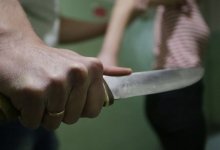 Мужчина изрезал ножом лицо и грудь бывшей жены у магазина в Талдыкоргане