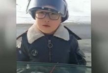 Умиливший Казнет пятилетний "полицейский" встретился с карагандинскими патрульными