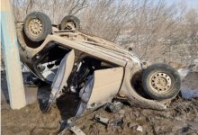 Два человека погибли при лобовом столкновении Lada и Prado в Актобе