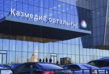 Пожар в паркинге "Қазмедиа орталығы" в Нур-Султане тушат огнеборцы