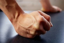 В ЗКО пьяный мужчина до смерти забил свою приятельницу