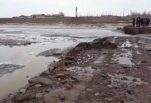 Река в ЗКО вышла из берегов и “отрезала” село от большой земли