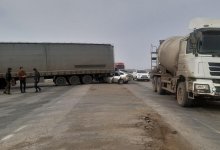 В Актюбинской области погибли два человека при столкновении фуры и легкового автомобиля