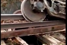 Груженный углем поезд сошел с рельсов, вагоны упали в реку Иртыш в ВКО