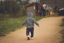 Пятилетний мальчик играл на улице и пропал в Шымкенте