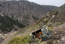 Грузовик сорвался в ущелье в горах Алматинской области: есть погибший